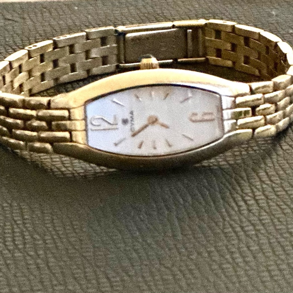 Lovely Cyma 14k Gold Women’s Wristwatch